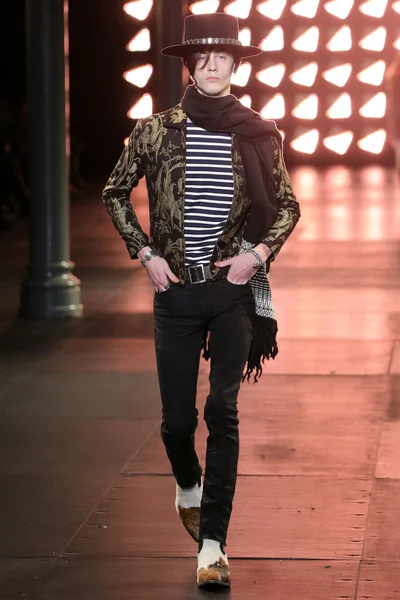 Look 24
